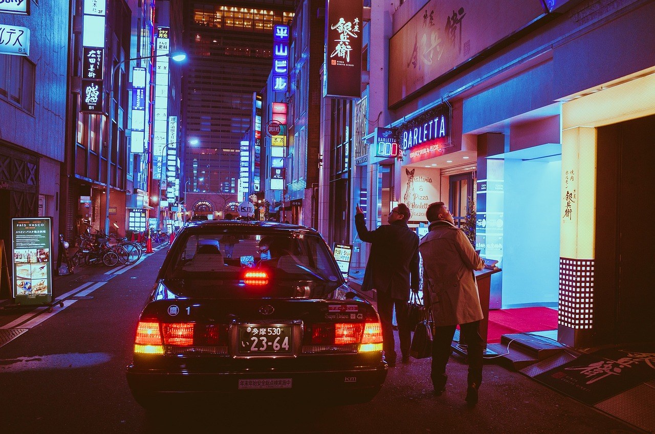 오사카 구로몬 시장 활기찬 거리 모습